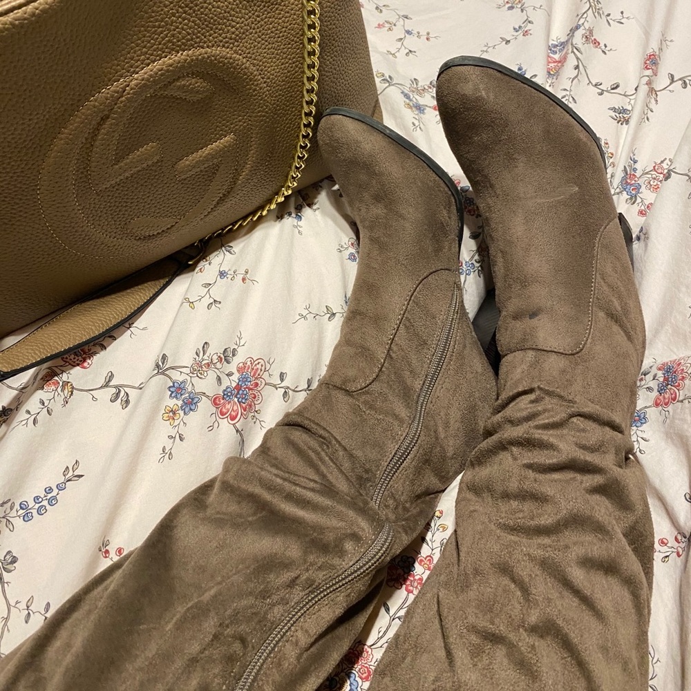 Beautiful boots 👢 - Picture 3 of 6